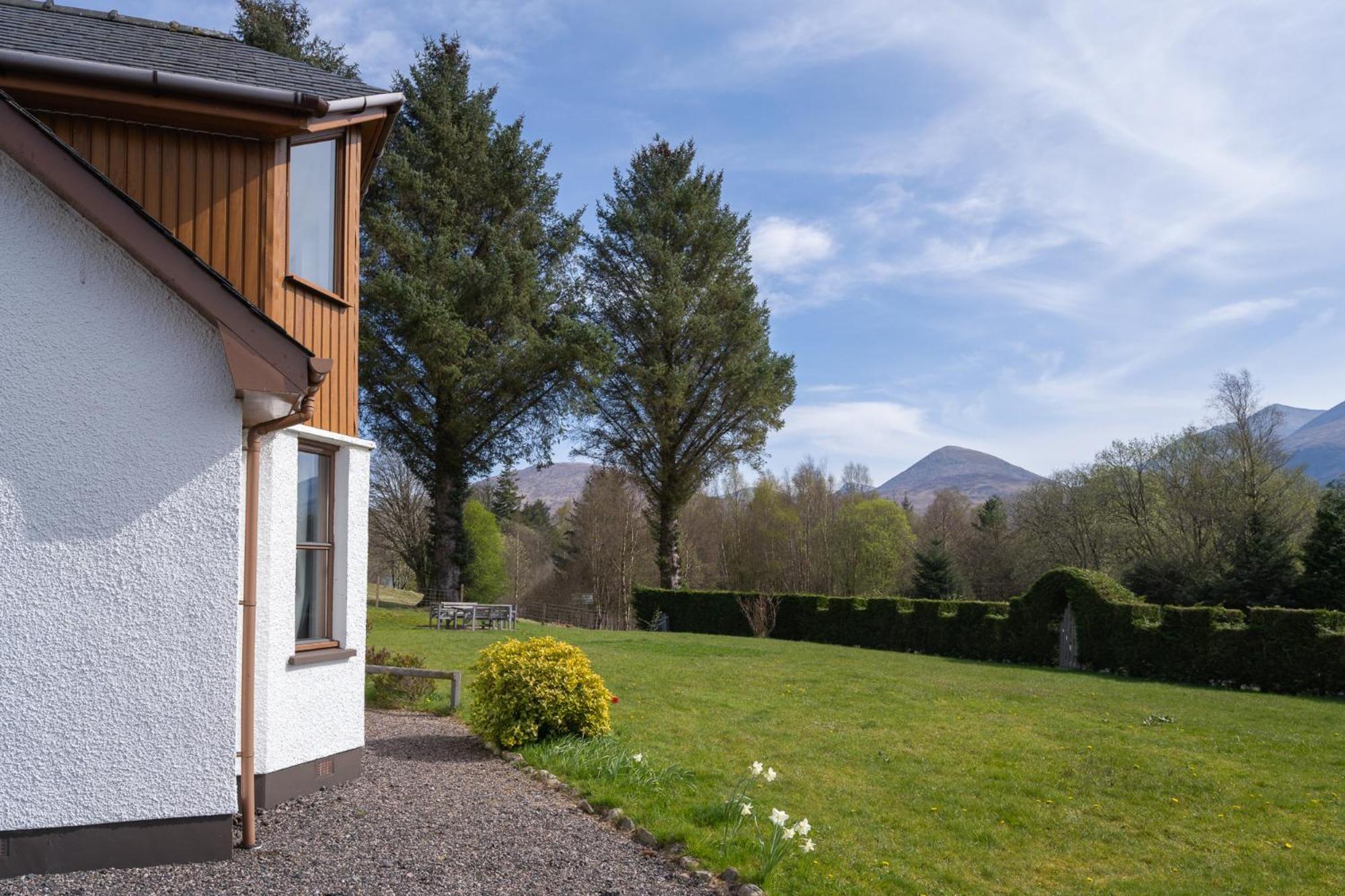 Mizpah Bed & Breakfast Near Ben Nevis Highlands Ройбридж Екстериор снимка