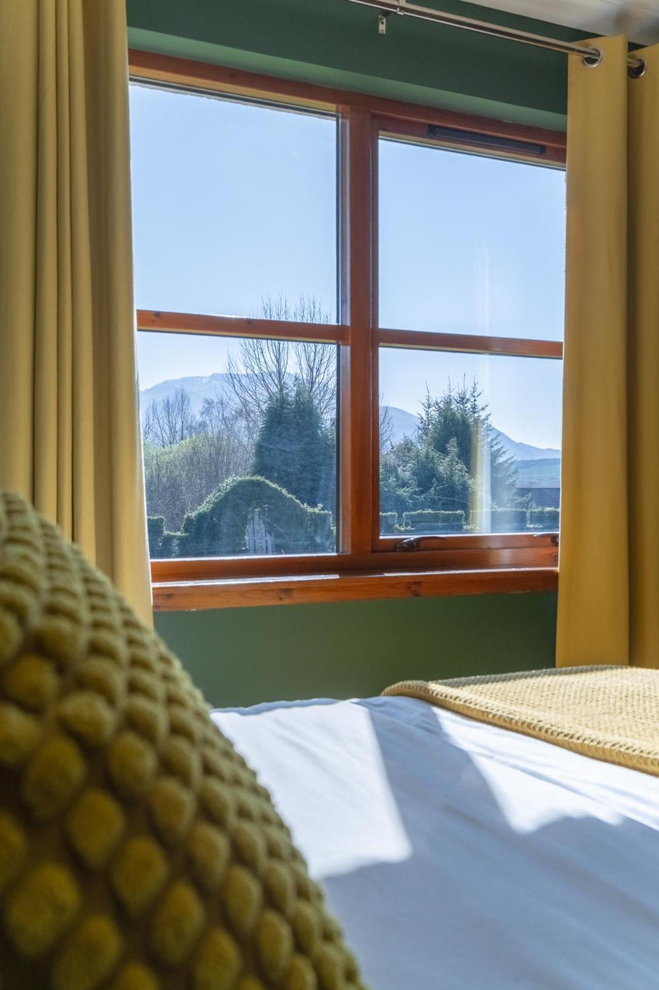 Mizpah Bed & Breakfast Near Ben Nevis Highlands Ройбридж Екстериор снимка