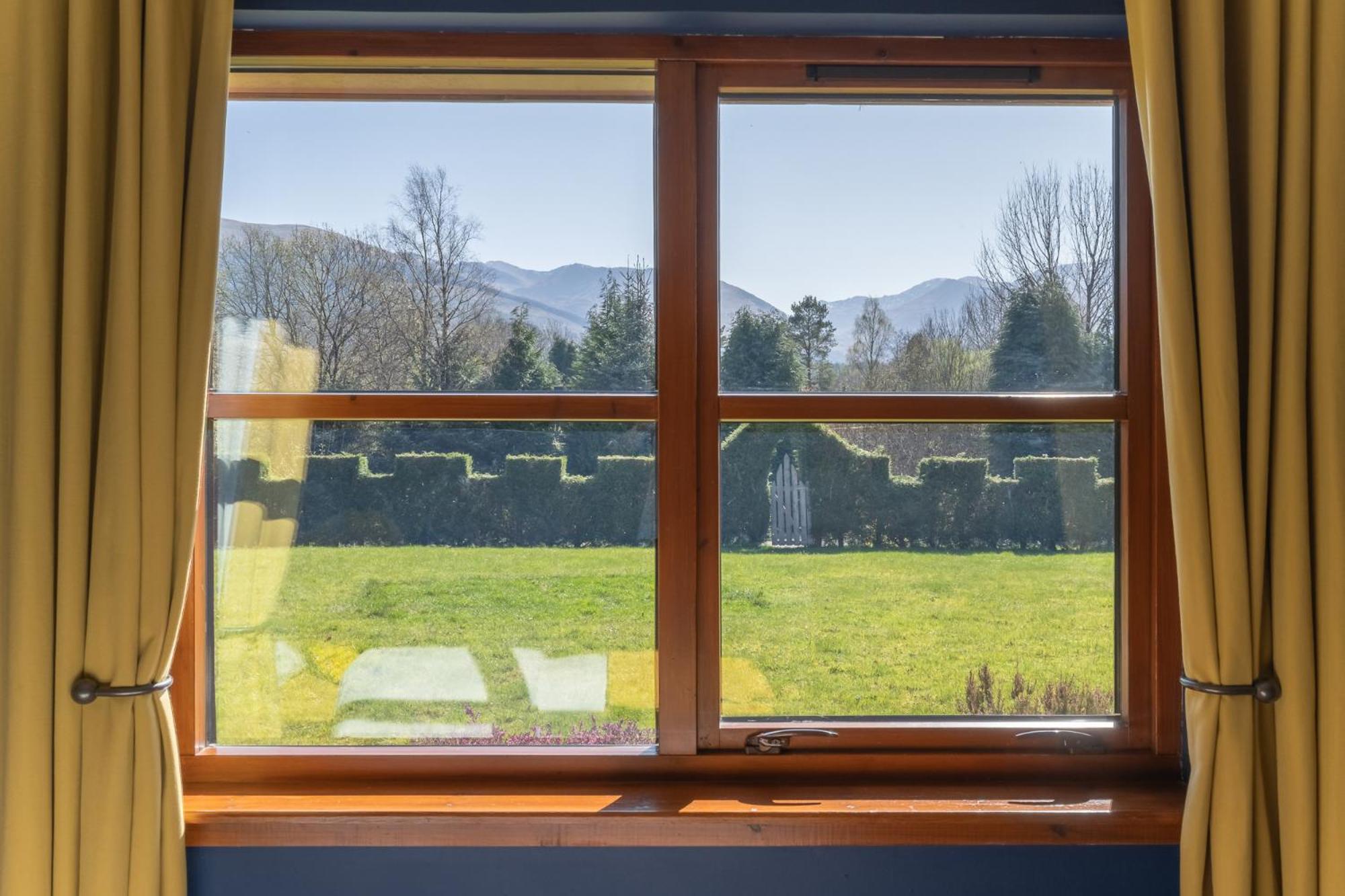 Mizpah Bed & Breakfast Near Ben Nevis Highlands Ройбридж Екстериор снимка